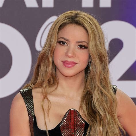 shakira nue|Shakira bares it all in daring photo as she celebrates incredible ...